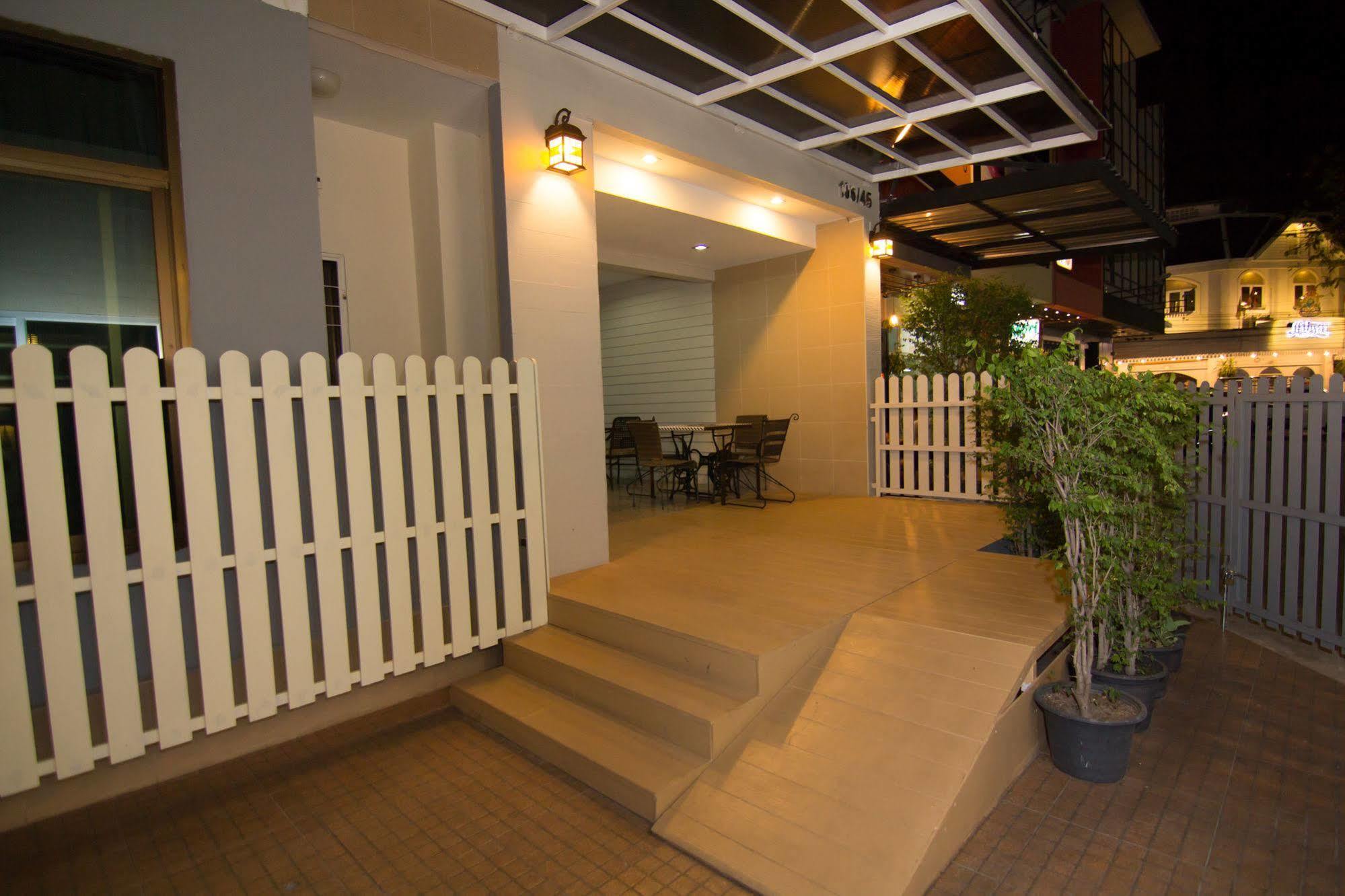 Prajaktra City Hostel Udon Thani Exteriör bild