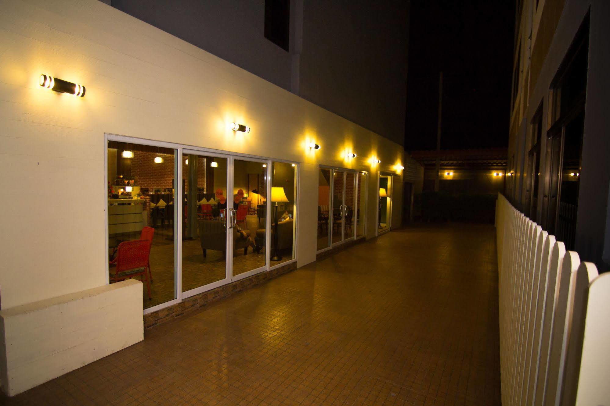 Prajaktra City Hostel Udon Thani Exteriör bild