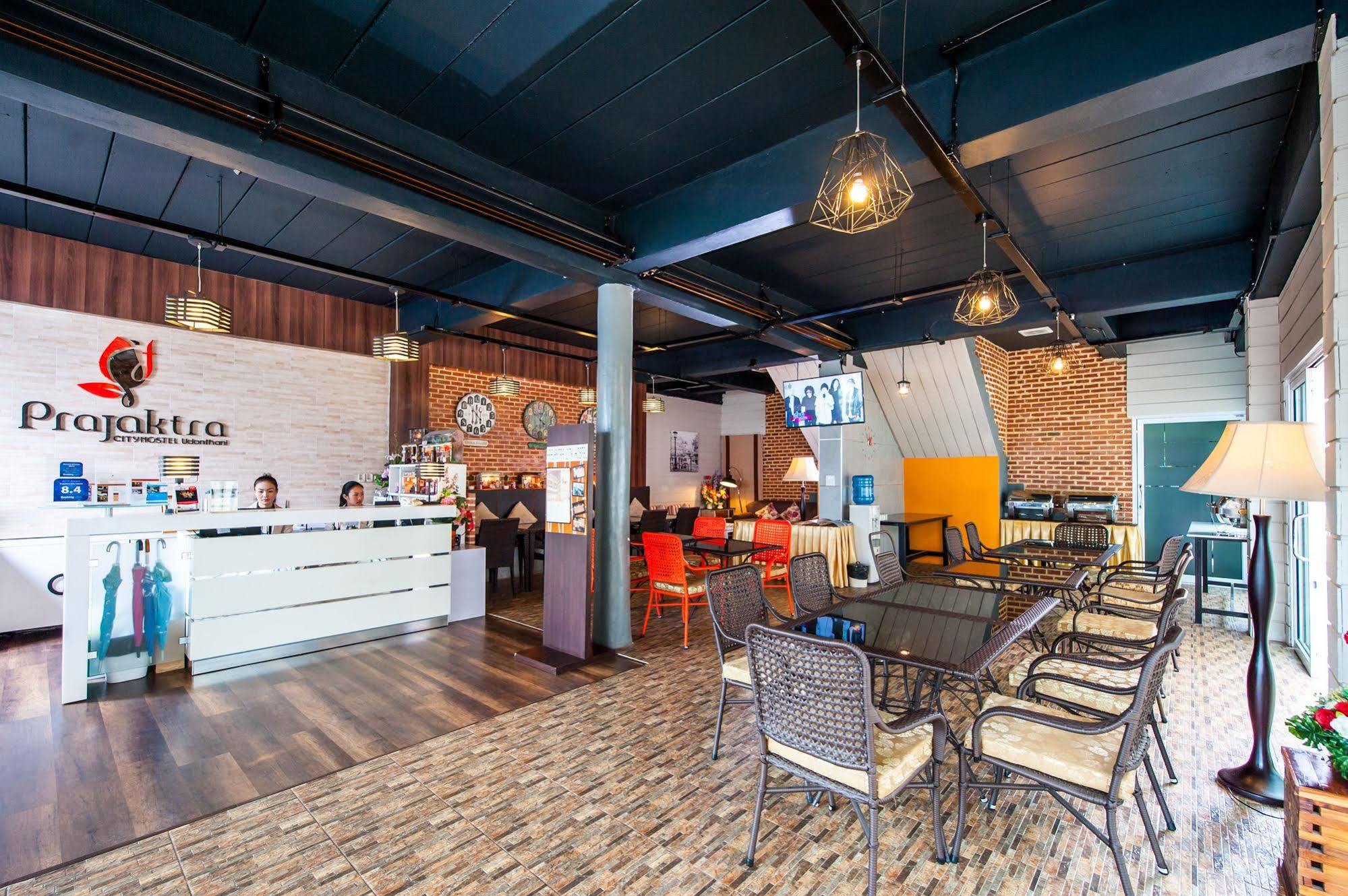 Prajaktra City Hostel Udon Thani Exteriör bild