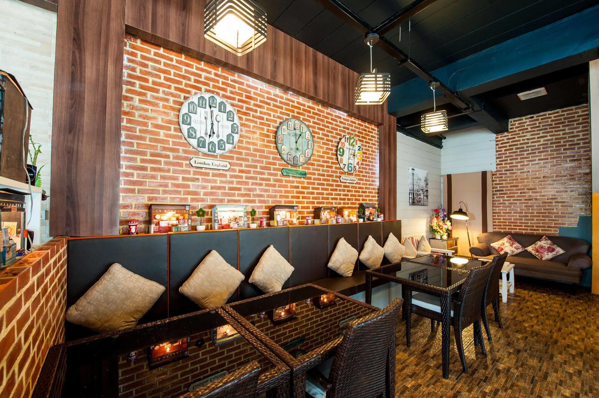 Prajaktra City Hostel Udon Thani Exteriör bild
