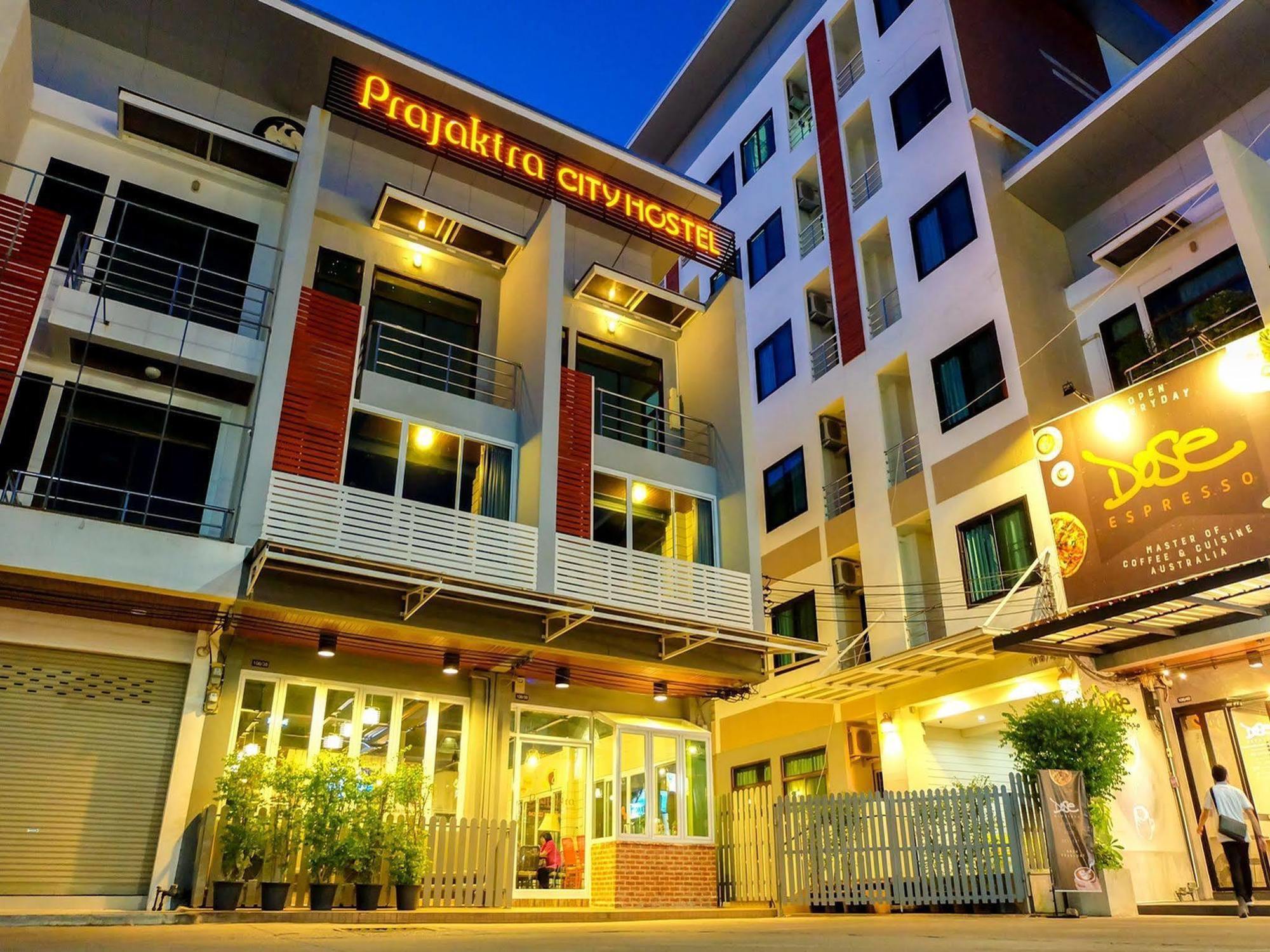 Prajaktra City Hostel Udon Thani Exteriör bild