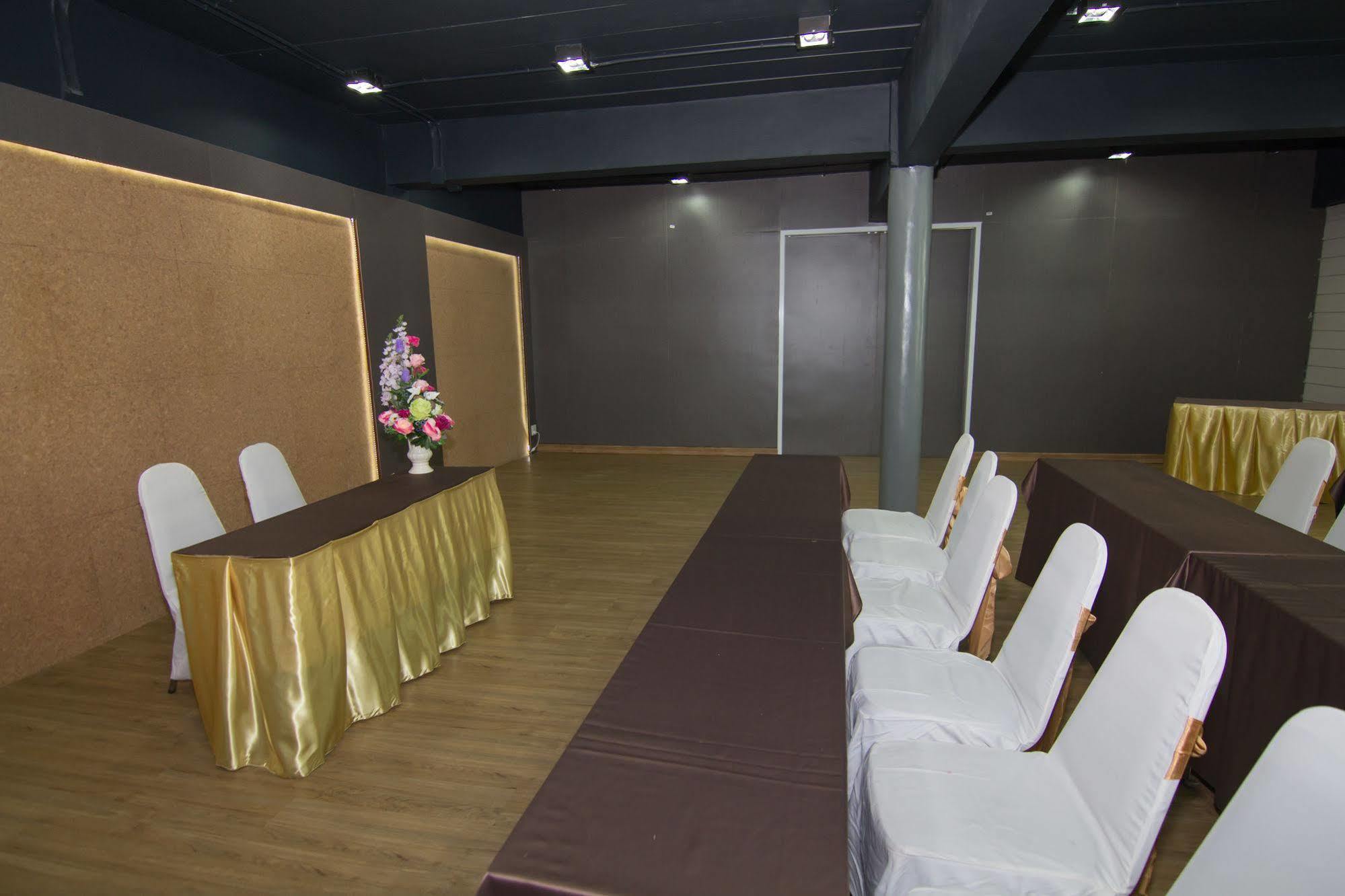 Prajaktra City Hostel Udon Thani Exteriör bild